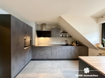 BERK Immobilien – Großzügige 4-Zimmer-Eigentumswohnung mit Balkon & Ausbaupotenzial in Mespelbrunn-Hessenthal - Bild (116197)