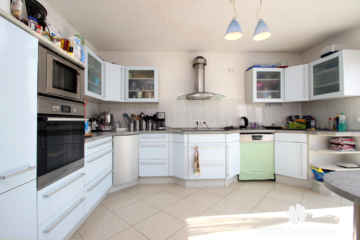 BERK Immobilien – Ihr Zweifamilienhaus – modern, großzügig & voller Möglichkeiten! - Küche - OG (115057)