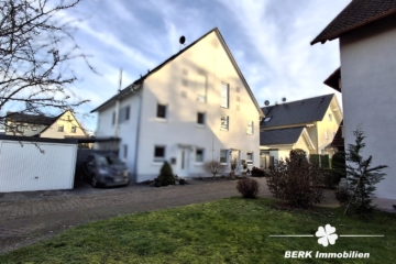 VERKAUFT – BERK Immobilien – Charmante Doppelhaushälfte mit hohen Wohlfühlfaktor in Elsenfeld - Frontansicht (116482)