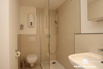BERK Immobilien – renovierte 1,5-Zimmerwohnung als ideale Kapitalanlage in Hattersheim - Badezimmer (115654)