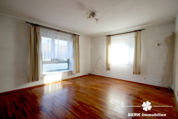 BERK Immobilien – Familienfreundliches Haus mit viel Platz und vielseitigem Nebengebäude - Wohnbereich EG (115998)
