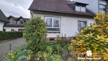 BERK Immobilien – Familienfreundliches Haus mit viel Platz und vielseitigem Nebengebäude - Straßenansicht (115996)