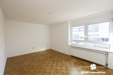 BERK Immobilien – Großzügiges Einfamilienhaus mit zauberhaftem Burgblick und weitläufigem Grundstück - OG Zimmer III (116052)