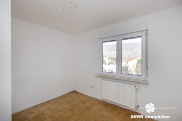 BERK Immobilien – Großzügiges Einfamilienhaus mit zauberhaftem Burgblick und weitläufigem Grundstück - OG Zimmer V (116054)