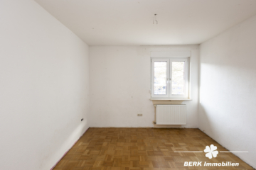 BERK Immobilien – Großzügiges Einfamilienhaus mit zauberhaftem Burgblick und weitläufigem Grundstück - OG Zimmer IV (116053)