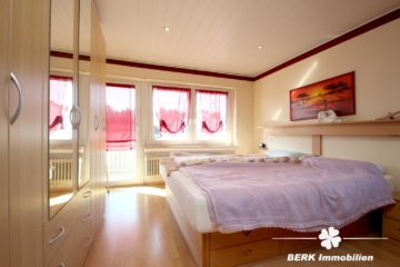 BERK Immobilien – Familienfreundliches Einfamilienhaus in zentraler Lage von Stockstadt - Schlafzimmer OG (115188)