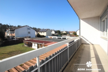 BERK Immobilien – Familienfreundliches Einfamilienhaus in zentraler Lage von Stockstadt - Balkon OG (115189)