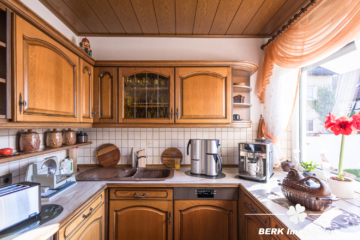 BERK Immobilien – Großzügiges Zweifamilienhaus mit Potenzial für Ausbau & Mehrgenerationenwohnen - Küche EG (116905)