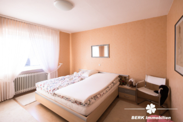 BERK Immobilien – Großzügiges Zweifamilienhaus mit Potenzial für Ausbau & Mehrgenerationenwohnen - Schlafzimmer OG (116916)