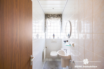 BERK Immobilien – Großzügiges Zweifamilienhaus mit Potenzial für Ausbau & Mehrgenerationenwohnen - Gäste WC  OG (116919)