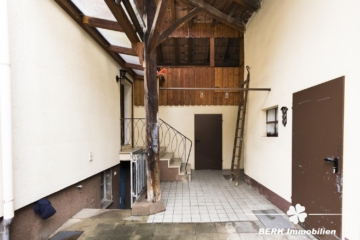 BERK Immobilien – Großzügiges Zweifamilienhaus mit Charme und viel Platz für Generationen - Hof (Nebengebäude+Scheune) (116067)
