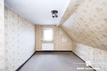 BERK Immobilien – Großzügiges Zweifamilienhaus mit Charme und viel Platz für Generationen - DG Zimmer II (116079)