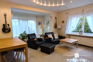 BERK Immobilien – Charmante Erdgeschosswohnung mit Gartenidylle in Daxberg - Wohnzimmer (116098)