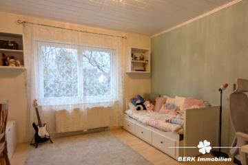 BERK Immobilien – Charmante Erdgeschosswohnung mit Gartenidylle in Daxberg - Kinderzimmer (116101)