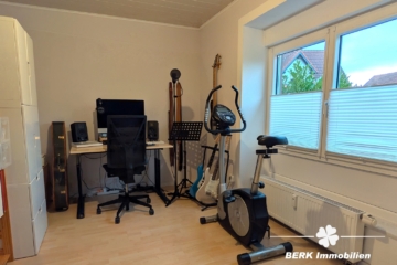 BERK Immobilien – Charmante Erdgeschosswohnung mit Gartenidylle in Daxberg - Arbeitszimmer (116104)