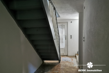 BERK Immobilien – Teilrenoviertes gemütliches Altstadthäuschen in zentraler Lage von Amorbach - BERK Immobilien - Eingangsbereich (115532)