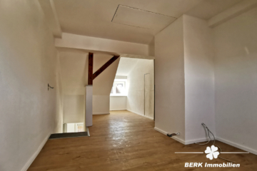 BERK Immobilien – Teilrenoviertes gemütliches Altstadthäuschen in zentraler Lage von Amorbach - BERK Immobilien - Dachgalerie (115538)