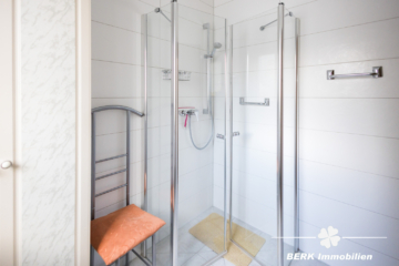 VERKAUFT – BERK Immobilien – Freistehendes Einfamilienhaus mit zwei Wohneinheiten und Garten im Herzen von Haibach - Bad EG (115787)