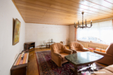 Wohnzimmer EG - VERKAUFT – BERK Immobilien – Freistehendes Einfamilienhaus mit zwei Wohneinheiten und Garten im Herzen von Haibach