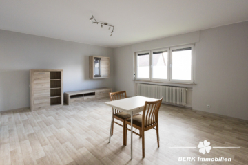 VERKAUFT – BERK Immobilien – Freistehendes Einfamilienhaus mit zwei Wohneinheiten und Garten im Herzen von Haibach - Schlafen 1 OG (115790)