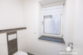 Gäste-WC MAIS-Wohnung - BERK Immobilien – modern saniertes ZFH in zentraler Lage von Haibach mit traumhafter Maisonette-Wohnung