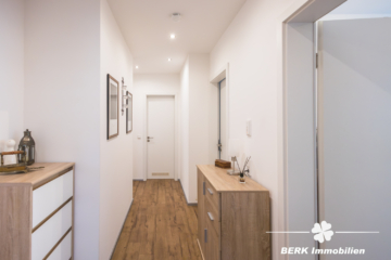BERK Immobilien – modern saniertes ZFH in zentraler Lage von Haibach mit traumhafter Maisonette-Wohnung - Flur EG Wohnung (116817)