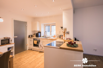 BERK Immobilien – modern saniertes ZFH in zentraler Lage von Haibach mit traumhafter Maisonette-Wohnung - Küche EG-Wohnung (116820)