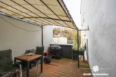 Terrasse EG Wohnung - BERK Immobilien – modern saniertes ZFH in zentraler Lage von Haibach mit traumhafter Maisonette-Wohnung
