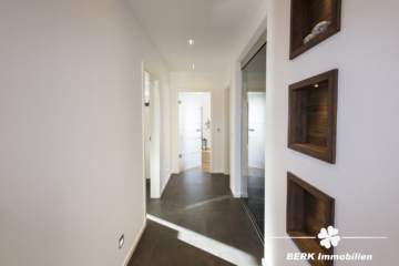 RESERVIERT – BERK Immobilien – Exklusives Design-Einfamilienhaus auf großzügigem Grundstück - Flur (116296)