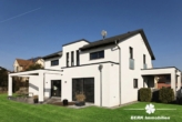 Terrasse - RESERVIERT – BERK Immobilien – Exklusives Design-Einfamilienhaus auf großzügigem Grundstück