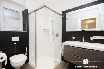 BERK Immobilien – Luxuriöse, barrierearme Eigentumswohnung mit TG-Stellplatz in zentraler Lage - Badezimmer (116716)