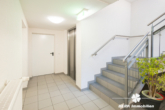 Treppenhaus - BERK Immobilien – Luxuriöse, barrierearme Eigentumswohnung mit TG-Stellplatz in zentraler Lage