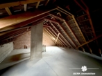ausbaufähiges Dachgeschoss - VERKAUFT – BERK Immobilien – Charmantes Einfamilienhaus mit zwei Wohneinheiten und großzügiger Scheune + Garage
