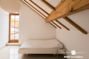 BERK Immobilien – Freistehendes Architektenhaus in bester Lage mit Panoramablick - Zimmer 1 (115695)