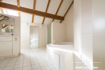 BERK Immobilien – Freistehendes Architektenhaus in bester Lage mit Panoramablick - Masterbad (115690)