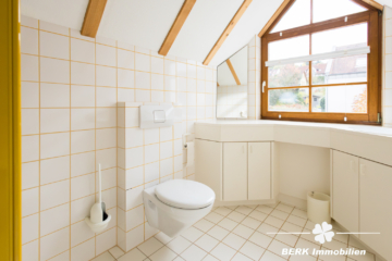BERK Immobilien – Freistehendes Architektenhaus in bester Lage mit Panoramablick - Badezimmer 2.OGs (115693)