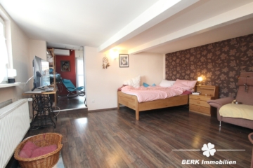 BERK Immobilien – charmantes Einfamilienhaus auf kompaktem Grundstück - Schlafzimmer (115040)