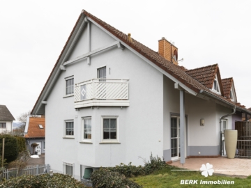 BERK Immobilien – Familienfreundliche Doppelhaushälfte mit Garten & großem Platzangebot - Außenansicht (116684)