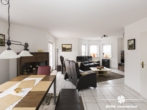 Wohn- und Esszimmer - BERK Immobilien – Familienfreundliche Doppelhaushälfte mit Garten & großem Platzangebot