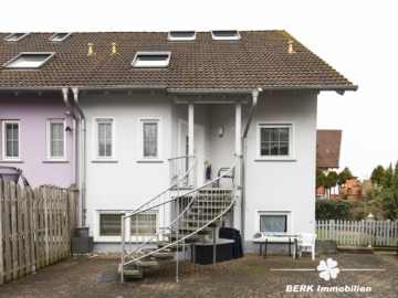 BERK Immobilien – Familienfreundliche Doppelhaushälfte mit Garten & großem Platzangebot - Außenansicht (116685)