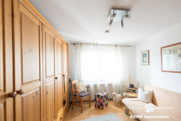 BERK Immobilien – Repräsentatives Mehrfamilienhaus mit prägnantem Innenhof - Ankleide 1.OG (115822)