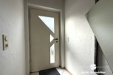Einganstüre - BERK Immobilien – Ruhig gelegenes Reihenhaus mit Terrasse & kleinem Garten in Großostheim Ringheim