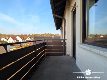 BERK Immobilien – Attraktive 2-Zimmer-Wohnung mit Balkon in Karlstein-Großwelzheim - Balkon (116250)