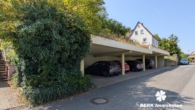 Carport im Vorderbereich - BERK Immobilien – Baugrundstück in Ochsenfurt mit Gestaltungsspielraum