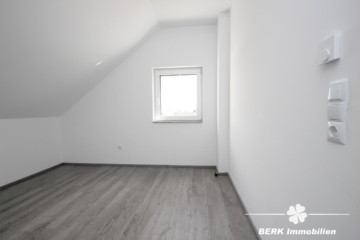 BERK Immobilien – TOP – saniertes 3-FH für Kapitalanleger; anfängliche Netto-Rendite 4,39% - Kinderzimmer Wohnung DG (115603)