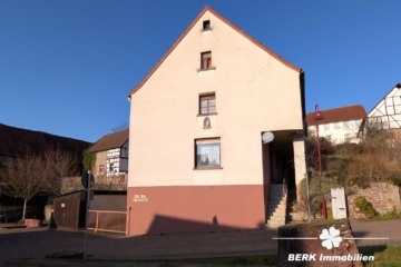 BERK Immobilien – Sanierungsbedürftiges Einfamilienhaus mit Ausbaureserve in Volkersbrunn - Außenansicht (115903)