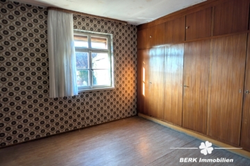 BERK Immobilien – Sanierungsbedürftiges Einfamilienhaus mit Ausbaureserve in Volkersbrunn - 1. Zimmer OG (115911)
