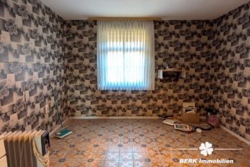 BERK Immobilien – Sanierungsbedürftiges Einfamilienhaus mit Ausbaureserve in Volkersbrunn - 2. Zimmer OG (115912)
