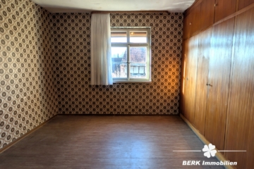 BERK Immobilien – Sanierungsbedürftiges Einfamilienhaus mit Ausbaureserve in Volkersbrunn - 1. Zimmer OG (115910)