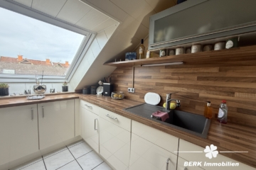 BERK Immobilien – gepflegte und gut geschnittene 4-Zimmer-ETW in bester Lage von Kleinostheim - Küche (116773)